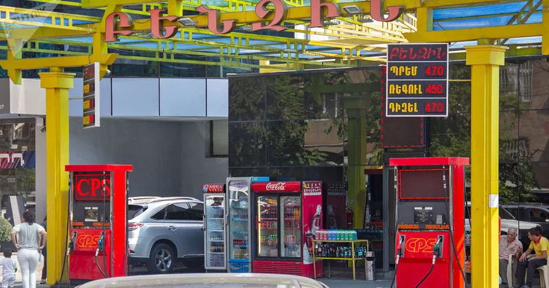 Azərbaycan benzini Ermənistanda hansı ailənin yanacaqdoldurma məntəqələrində satılacaq?