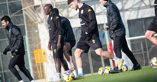 Neftçi Yevlaxa yola düşdü