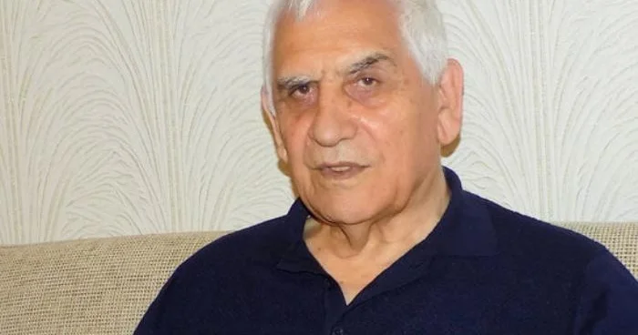 Nazir xalq şairini xəstəxanada ziyarət etdi