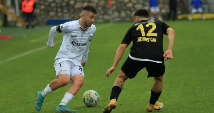 Məhşur futbolçuya silahlı hücum edildi FOTO