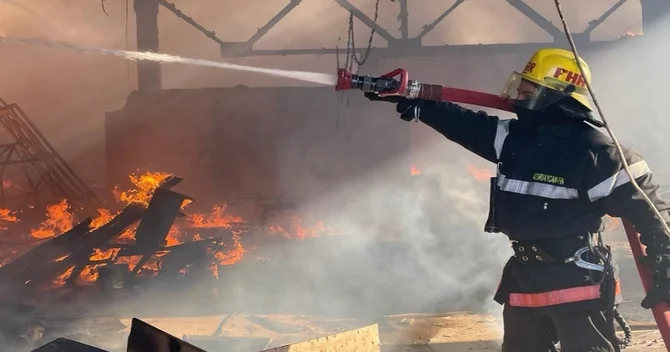 Sumqayıtda hotel yanır