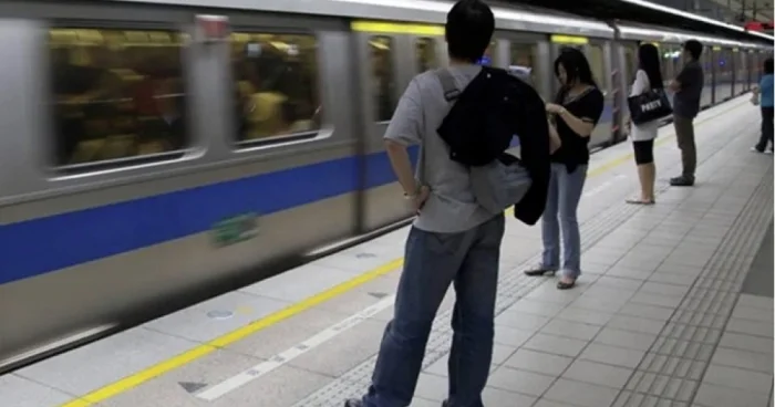 Naməlum şəxs Tayvan metrosunda sərnişinlərə hücum edib