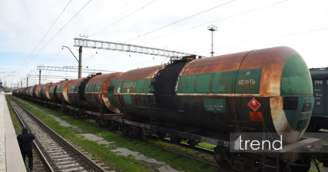 Грузовой состав с азербайджанским бензином прибыл в Армению