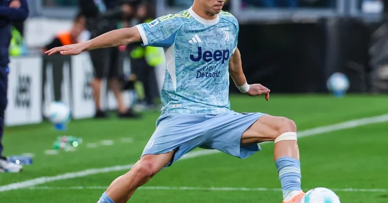 Çelsi və Arsenal Yuventus un ulduzu ilə danışıqlar aparır