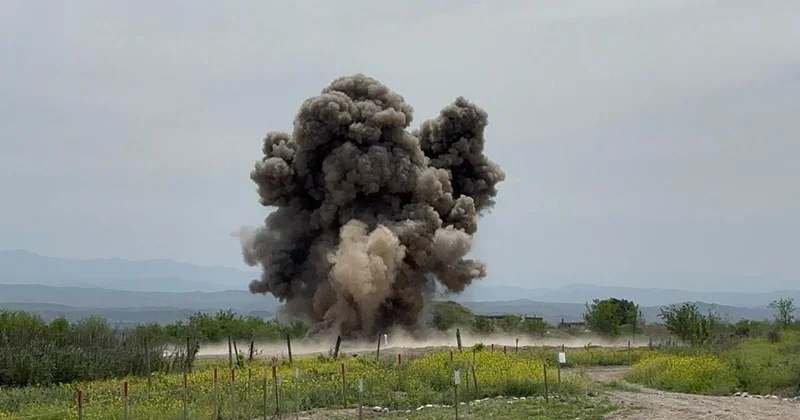 Трактор подорвался на мине КАДРЫ с места происшествия