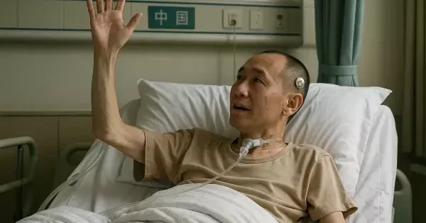 В Китае пациент с травмой спинного мозга управляет роботами благодаря импланту