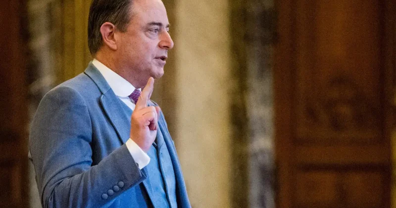 Премьер Бельгии: Мне надо ехать в Санкт Петербург, где мой сосед Асад...