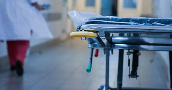 Bayraq Meydanında dirəkdən yıxıldı Xəsarət aldı