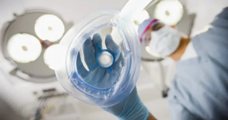 Anestezioloq 30 pasiyenti zəhərlədiyinə görə ömürlük həbsə məhkum EDİLDİ