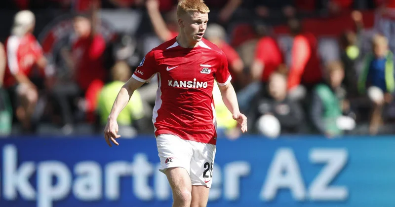 19 yaşlı yarımmüdafiəçi Kees Smit çoxlarının arzusu olan təklifi rədd edib