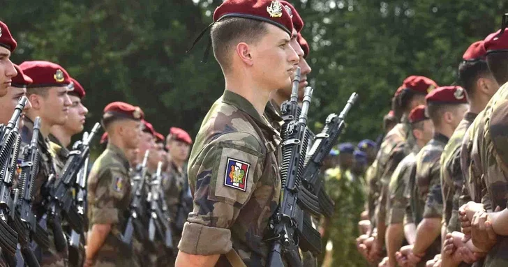 Франция задействовала войска в борьбе с эпидемией