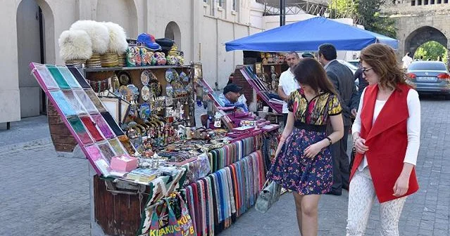 Azərbaycana gələn əcnəbilərin sayı azaldı