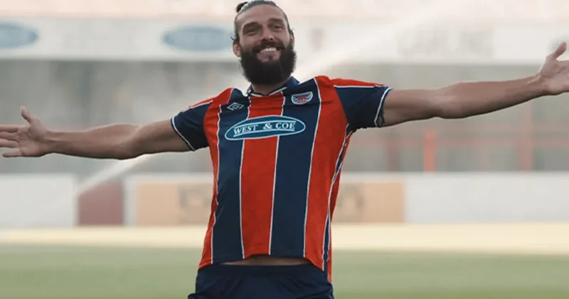 Böyük gələcək vəd edən ingiltərəli futbolçunun ayağı 36 yaşında “açıldı” VİDEO