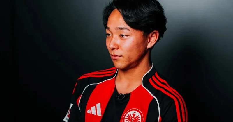 Айнтрахт усилился защитником перед матчем с Карабахом