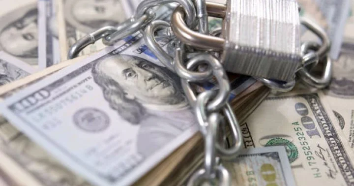 Dolların bazar ertəsi üçün rəsmi məzənnəsi müəyyən olunub