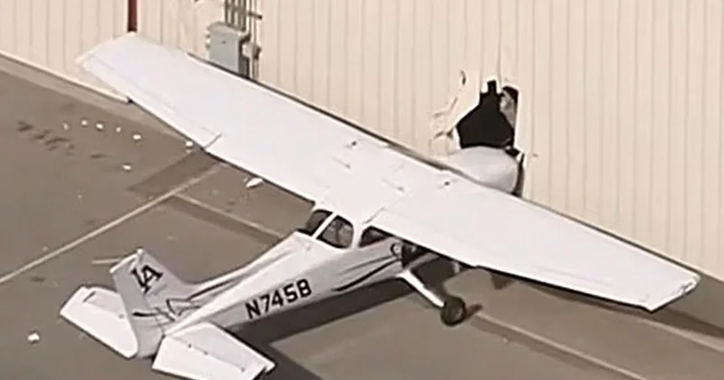 Угнанный самолет врезался в здание аэропорта Лос Анджелеса