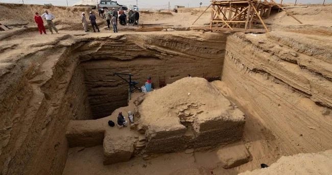 Misirdə arxeoloqlar Ra tanrısına aid 4500 illik məbəd aşkar ediblər