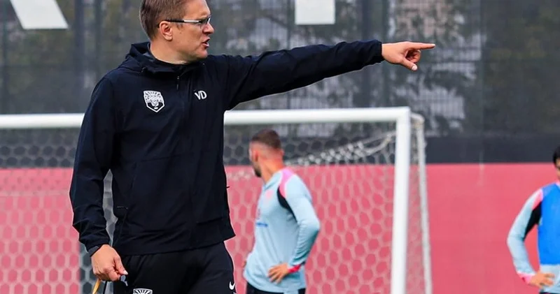 “Sabah”ın baş məşqçisinin qeyri adi həyat yolu: viktorinadan futboldakı böyük hədəflərinə doğru FOTO