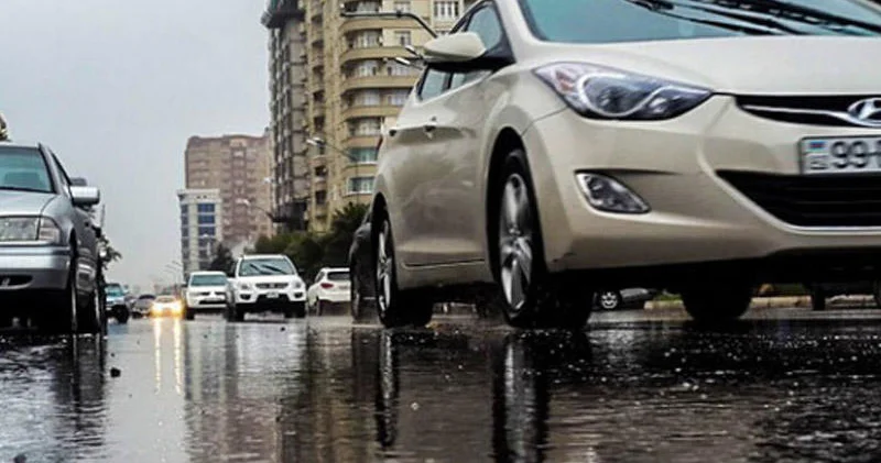 Bu küçədə günün istənilən saatı sıxlıq var