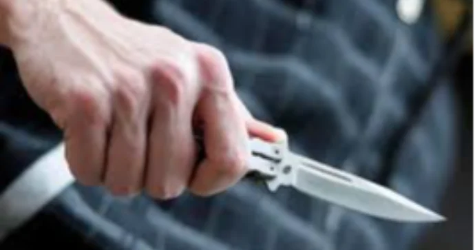 Metroda sərnişinlərə hücum edilib, iki nəfər ölüb