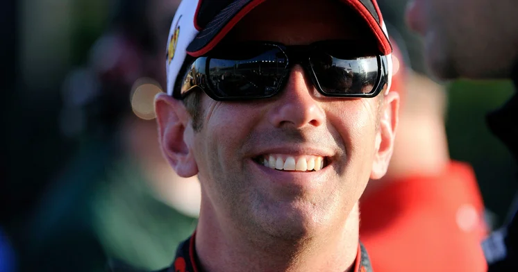 Məşhur yarış sürücüsü və ailəsi təyyarə qəzasında həlak olub