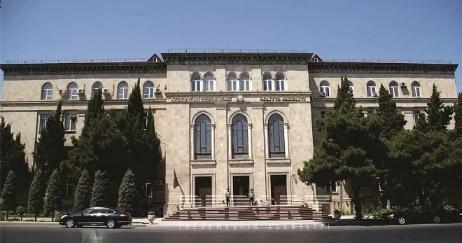 Bu notariusların fəaliyyətinə xitam verilir Rəsmi