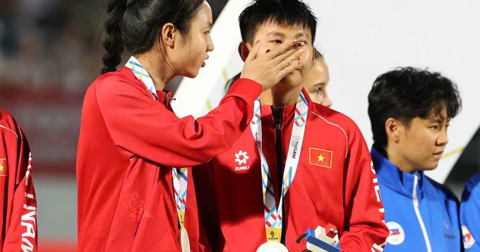 Qadın futbolunda kuryoz hadisə FOTO/VİDEO