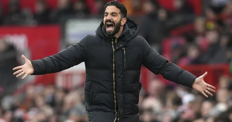 Oyunçular məşqçiyə sosial şəbəkədə şəkillə cavab verməkdə özlərini haqlı hesab edirlər