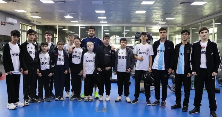 Школьники специализированного интерната побывали в гостях у ФК Карабах