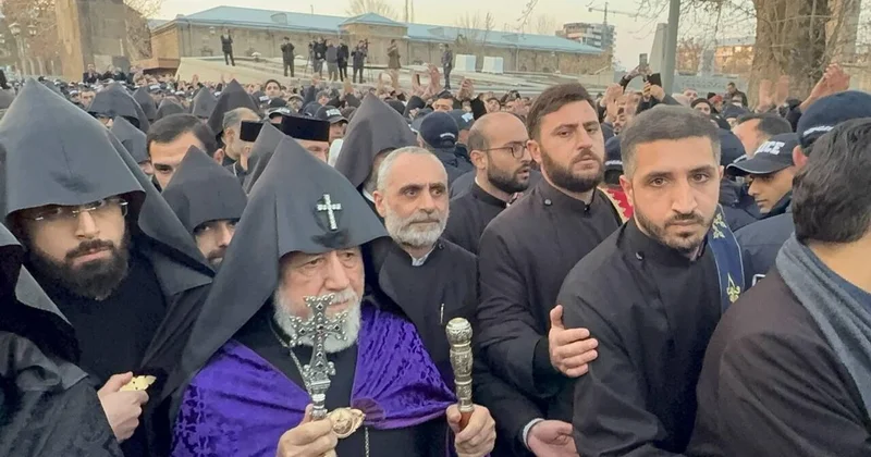 Rusiyayönlü müxalifət II Qareginə dəstək üçün cəmi 2200 nəfər toplaya bildi...