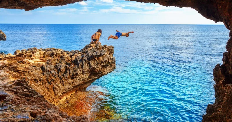 Aralıq dənizi mağaraları yeni təhlükə ilə üzləşib