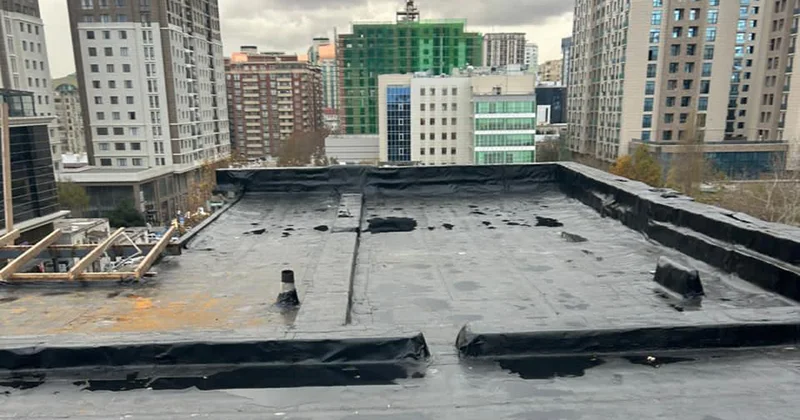 Həmin tarixi binaya vurulan zərər aradan qaldırılır Fotolar