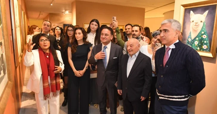 В Баку открылась выставка перуанской художницы Соль Алексо