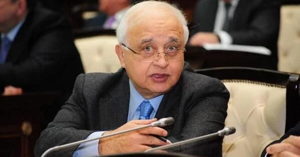 Elçinin qəbirüstü abidəsini o hazırlayır