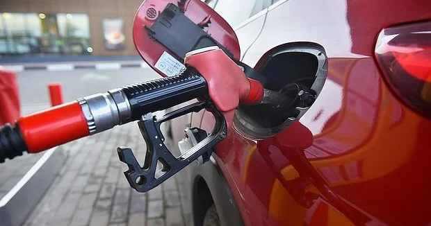 Benzinin qiyməti kəskin şəkildə düşüb....