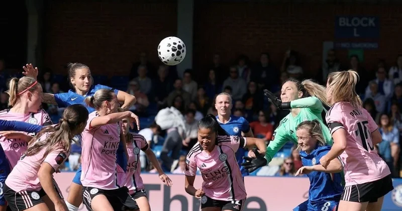 Qadın futbolçular nə qədər qazanırlar?