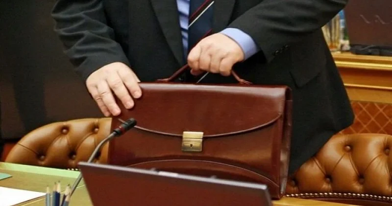 Azərbaycanda yüksəkvəzifəli məmur keçmiş sevgilisini məhkəməyə verdi