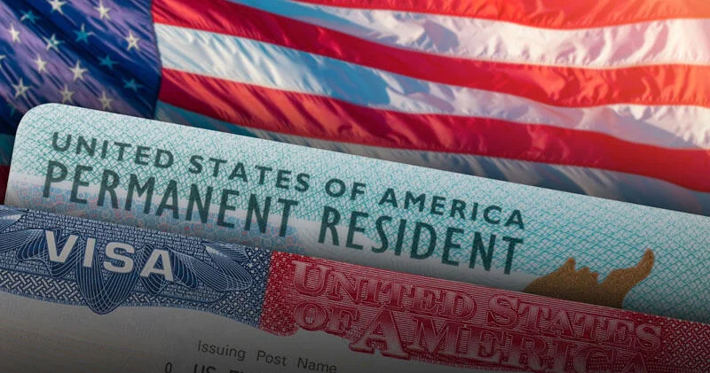 США приостановили программу розыгрыша Green Card