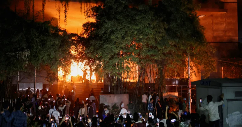 Banqladeşdə etirazlar 25 jurnalist xilas edildi