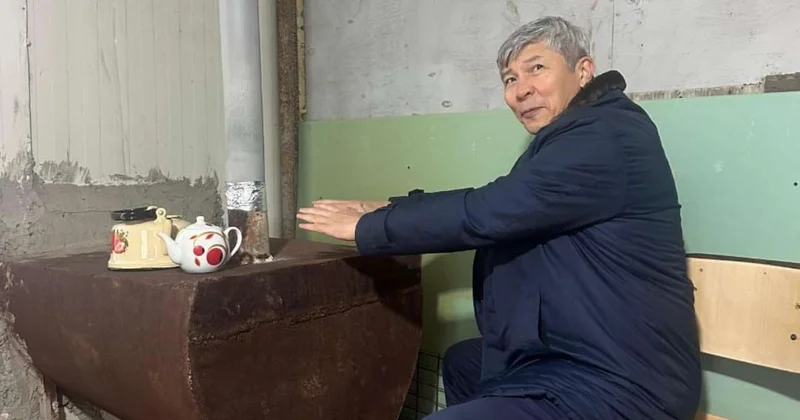 Qırğızıstanlı səfirin Ağdamda səmimi görüntüləri: Bulaqdan su içdi, şəhidlərin ruhuna dualar oxudu FOTOLAR