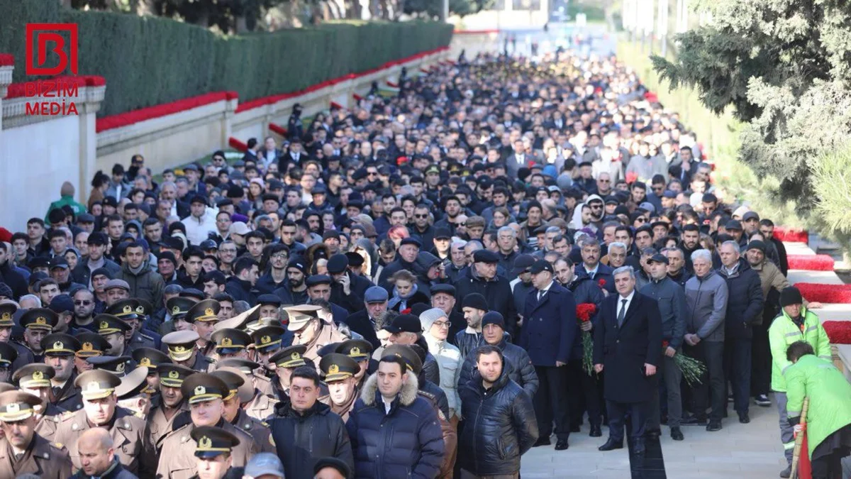 Xalqımız şəhidlərin xatirəsini yad edir FOTOREPORTAJ