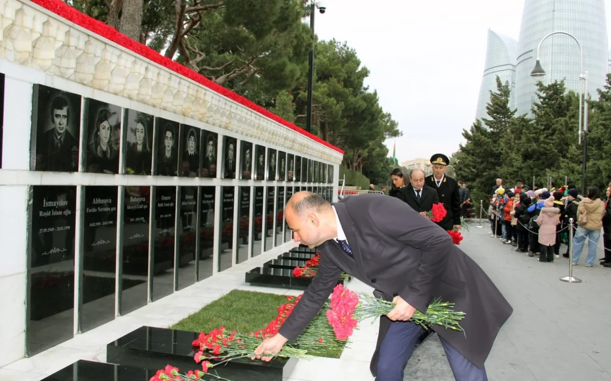 Dövlət Dəniz və Liman Agentliyinin kollektivi Şəhidlər Xiyabanını ziyarət etdi FOTO