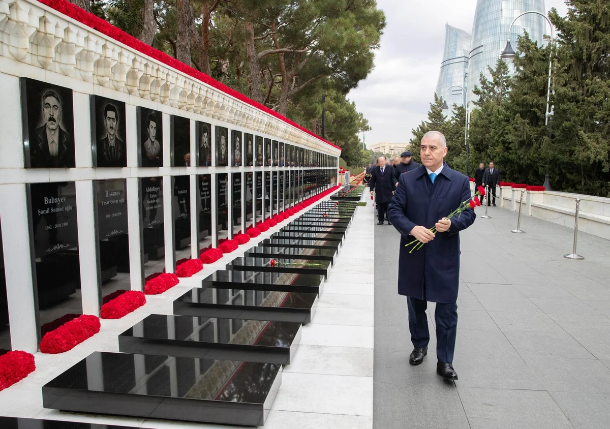 Dövlət Təhlükəsizliyi Xidmətinin rəisi Əli Nağıyev Şəhidlər xiyabanını ziyarət edib KONKRET