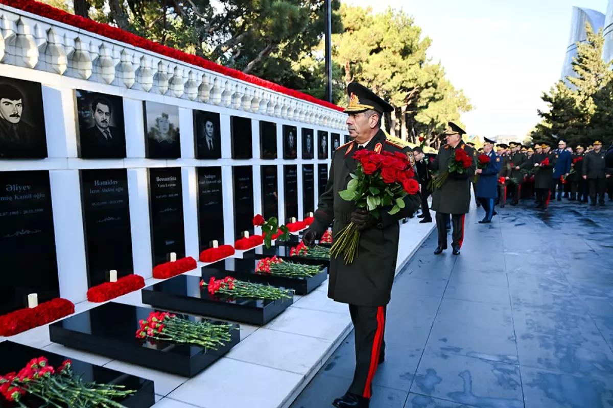 Руководство Минобороны АР почтило память шехидов Видео Фото