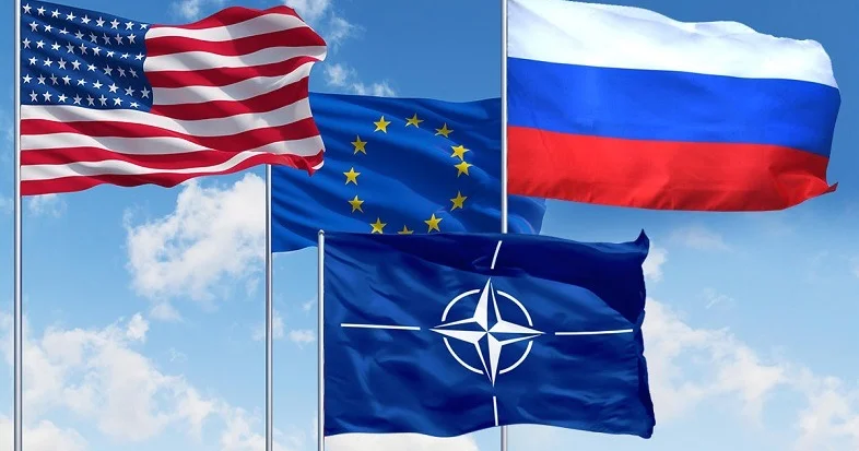 Между Сциллой и Харибдой