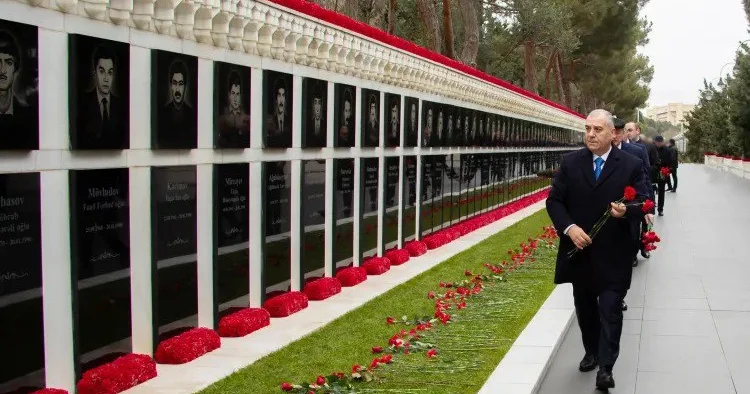 DTX nin əməkdaşları Şəhidlər Xiyabanında FOTO/VİDEO