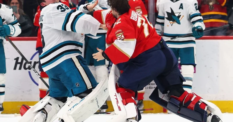 NHL də hokkey oyunu iki qapıçının davasına çevrildi VİDEO