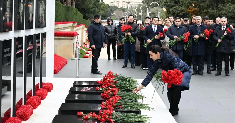 Сабина Алиева и Аппарат омбудсмена на Аллее шехидов ФОТО