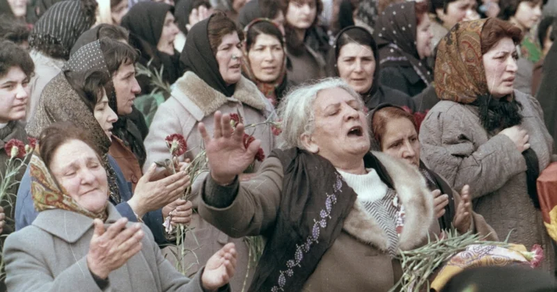 Bakının 36 il əvvəlki bu günü : Azadlıq qarışmış qan qoxusu... FOTOLAR