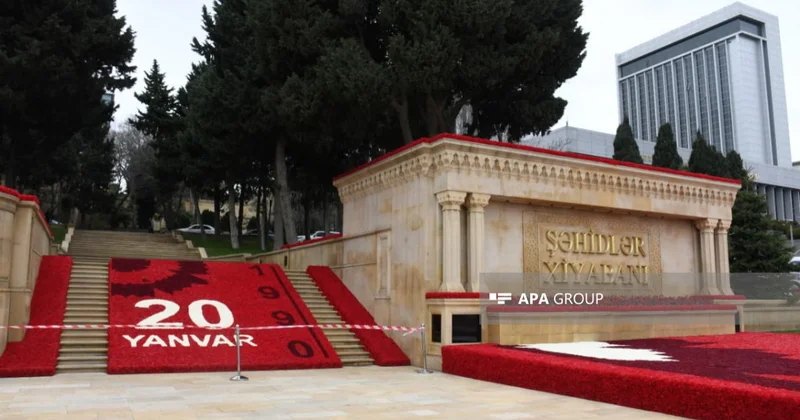 Dövlət və hökumət rəsmiləri Şəhidlər xiyabanını ziyarət edib